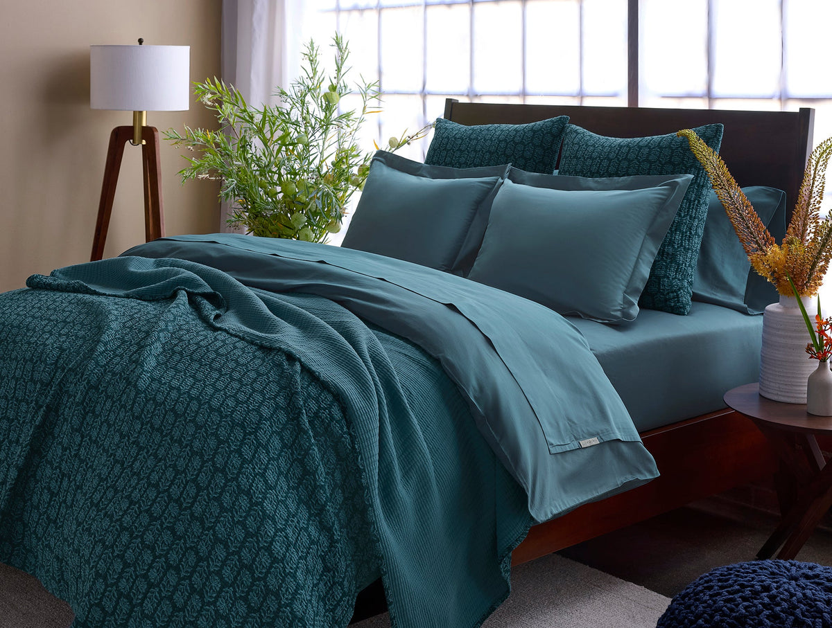 Organic Matelasse Throw by Sonfan