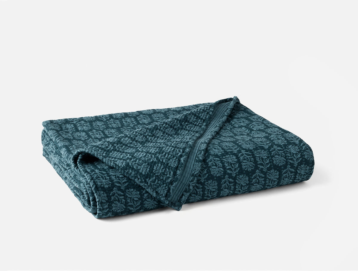 Organic Matelasse Throw by Sonfan